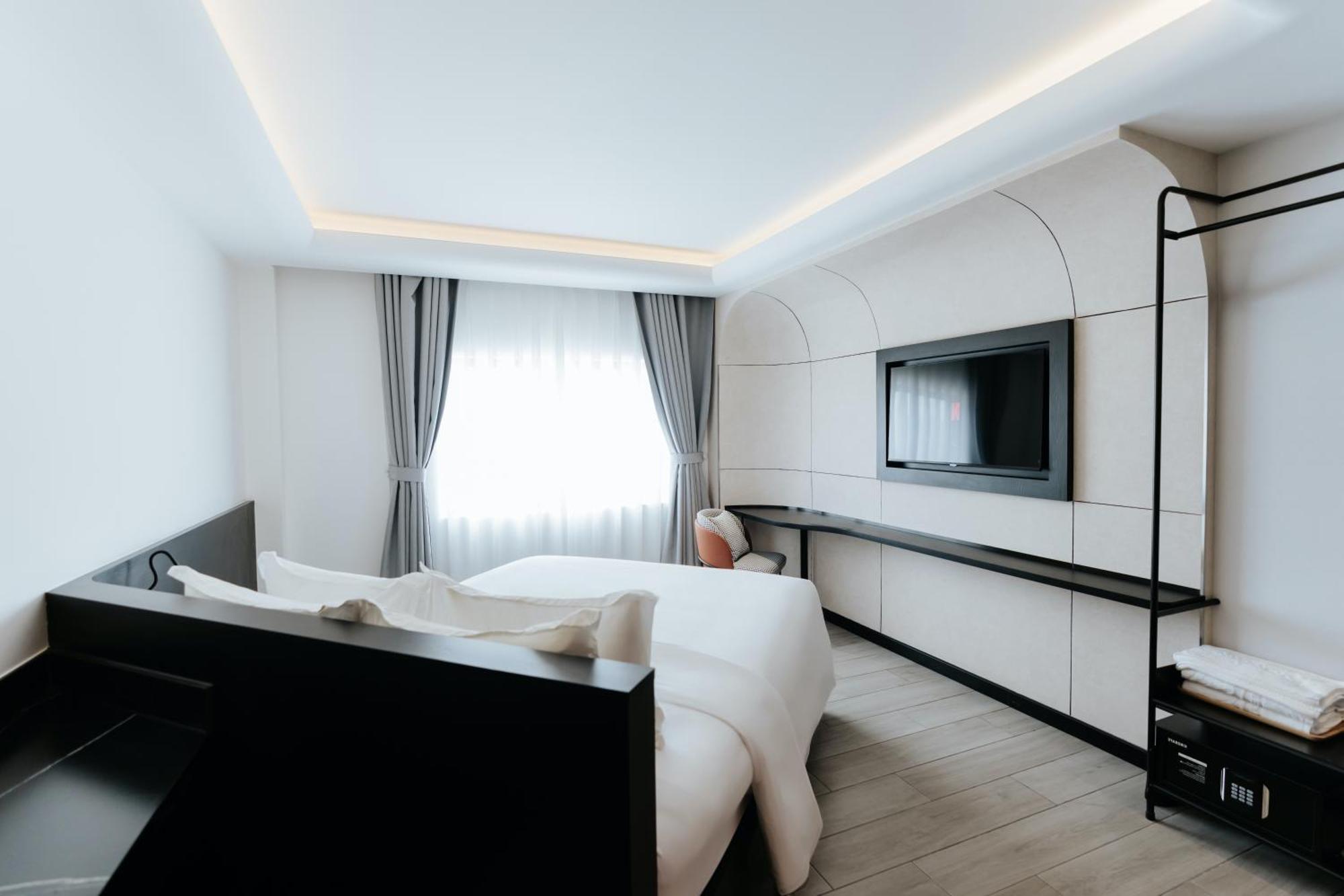 Khách sạn The Concept Hotel- Center 4*